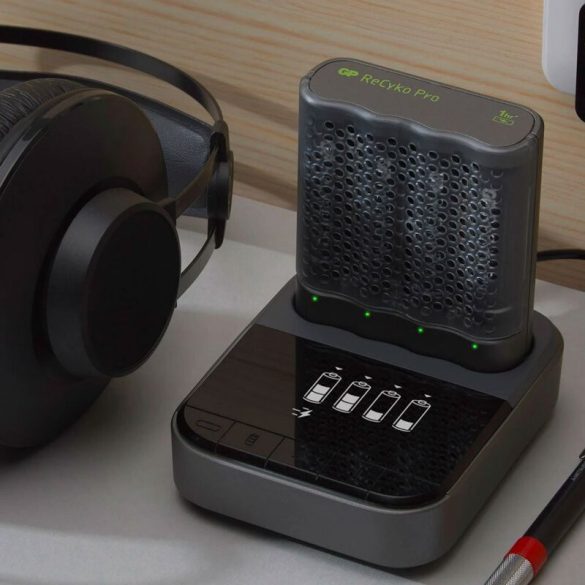GP ReCyko Pro P461 USB Pro Charger Ni-MH Akkumulátor Töltő + D461 Charger Dock + 4db 2000mAh (AA / R