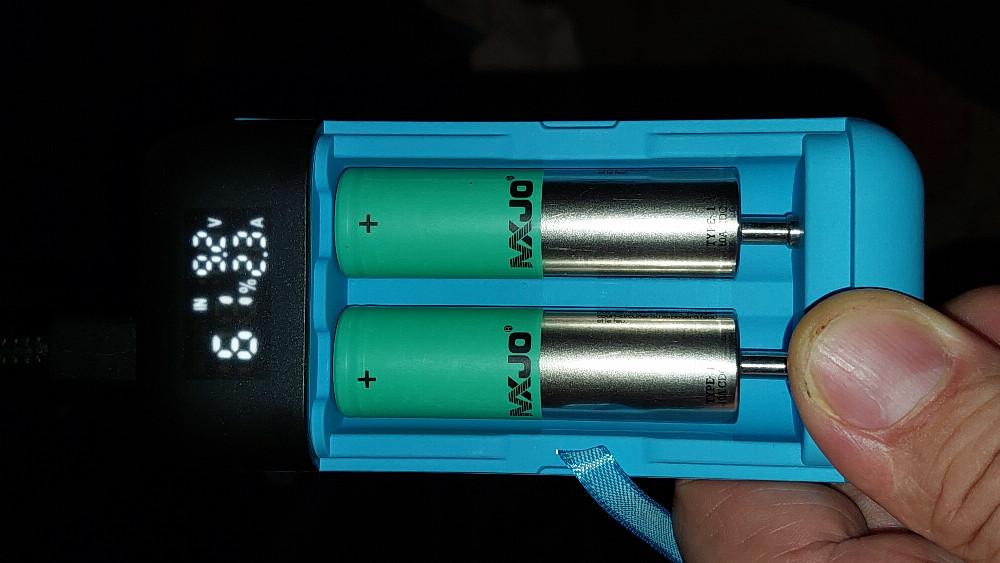 XTAR PB2S Kék Akkumulátor Töltő és Powerbank